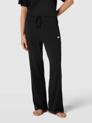 Zdjęcie produktu Spodnie od piżamy z paskiem z logo model ‘Sleep Jogger’ DKNY