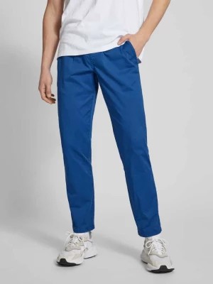 Zdjęcie produktu Spodnie z zakładkami w pasie o kroju regular fit z elastycznym pasem Blend