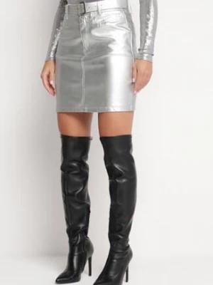Zdjęcie produktu Srebrna Metaliczna Spódnica Mini z Imitacji Skóry z Paskiem z Klamrą Lelara