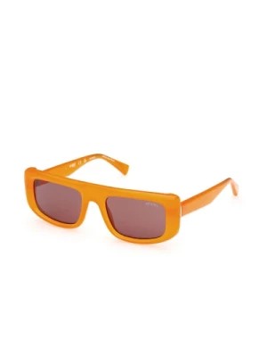 Zdjęcie produktu Stylowe okulary przeciwsłoneczne dla mężczyzn i kobiet Guess