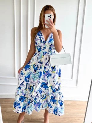 Zdjęcie produktu Sukienka maxi biała w niebieskie wzory na ramiączkach Caldera PERFE