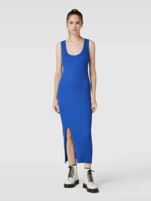 Zdjęcie produktu Sukienka midi o kroju podkreślającym figurę z prążkowanego materiału model ‘Relana’ EDITED