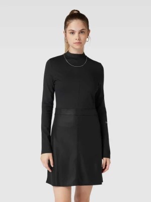 Zdjęcie produktu Sukienka mini z mieszanki wiskozy ze stójką model ‘COATED MILANO’ Calvin Klein Jeans