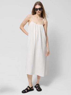 Zdjęcie produktu Sukienka oversize maxi z bawełnianego muślinu - złamana biel OUTHORN