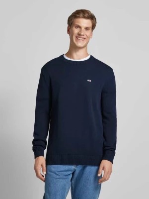 Zdjęcie produktu Sweter z dzianiny o kroju slim fit z naszywką z logo Tommy Jeans