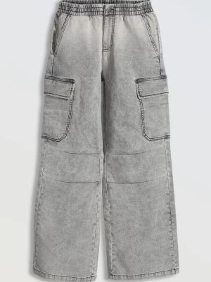 Zdjęcie produktu Szare jeansy z szerokimi nogawkami i ozdobnymi kieszeniami