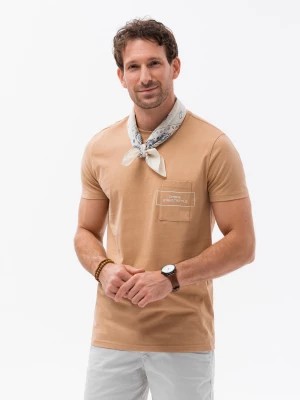 Zdjęcie produktu T-shirt męski bawełniany z nadrukiem na kieszonce - jasnobrązowy V6 S1742
 -                                    XL