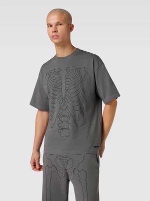Zdjęcie produktu T-shirt o kroju oversized z obszyciem kamieniami stras REVIEW