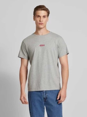 Zdjęcie produktu T-shirt o kroju relaxed fit z naszywką z logo model ‘BABY’ Levi's®