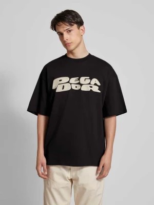Zdjęcie produktu T-shirt o pudełkowym kroju z nadrukiem z logo model ‘DREW’ Pegador
