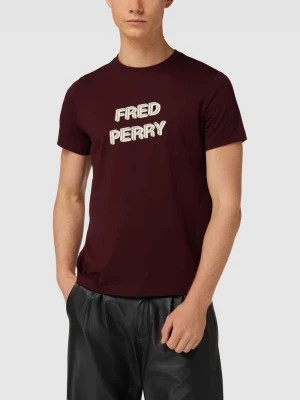 Zdjęcie produktu T-shirt z nadrukiem z logo Fred Perry