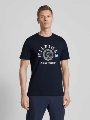 Zdjęcie produktu T-shirt z nadrukiem z logo model ‘HILFIGER COIN’ Tommy Hilfiger
