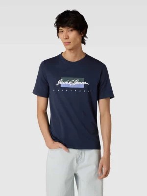 Zdjęcie produktu T-shirt z nadrukiem z logo model ‘JORWAYNE’ jack & jones