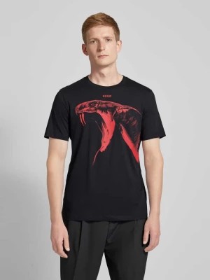 Zdjęcie produktu T-shirt z nadrukiem z motywem model ‘Dikobra’ HUGO
