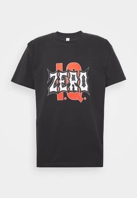 Zdjęcie produktu T-shirt z nadrukiem Ziq and Yoni