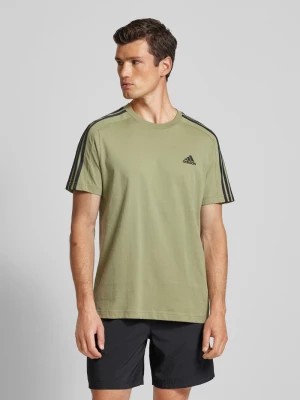 Zdjęcie produktu T-shirt z paskami w kontrastowym kolorze ADIDAS SPORTSWEAR