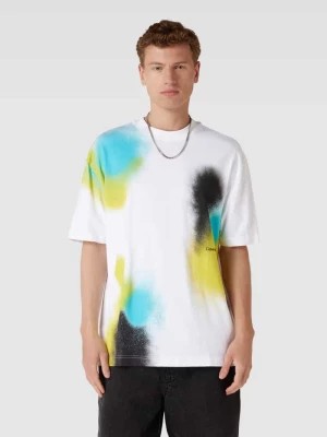 Zdjęcie produktu T-shirt z wzorem na całej powierzchni Calvin Klein Jeans