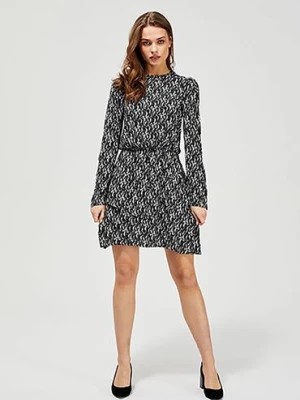 Zdjęcie produktu Taliowana sukienka we wzory - czarno - biała Moodo
