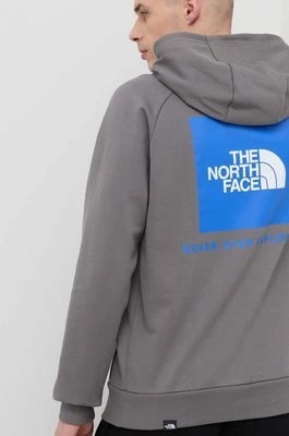 Zdjęcie produktu The North Face bluza bawełniana męska kolor szary z kapturem z nadrukiem NF0A2ZWU0UZ1