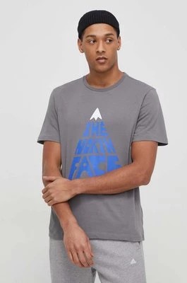 Zdjęcie produktu The North Face t-shirt bawełniany męski kolor szary z nadrukiem NF0A87EN0UZ1