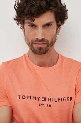 Zdjęcie produktu Tommy Hilfiger t-shirt bawełniany kolor pomarańczowy z aplikacją MW0MW11797