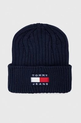 Zdjęcie produktu Tommy Jeans czapka kolor granatowy z grubej dzianiny