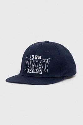 Zdjęcie produktu Tommy Jeans czapka z daszkiem bawełniana kolor granatowy z aplikacją