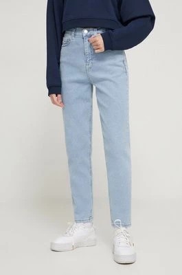 Zdjęcie produktu Tommy Jeans jeansy Mom damskie kolor niebieski DW0DW17627