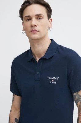 Zdjęcie produktu Tommy Jeans polo bawełniane kolor granatowy z aplikacją DM0DM18927
