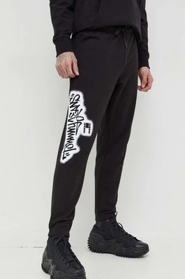 Zdjęcie produktu Tommy Jeans spodnie dresowe kolor czarny z nadrukiem DM0DM18376