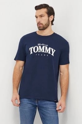 Zdjęcie produktu Tommy Jeans t-shirt bawełniany męski kolor granatowy z nadrukiem DM0DM18274