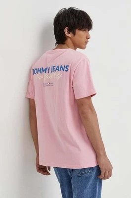 Zdjęcie produktu Tommy Jeans t-shirt bawełniany męski kolor różowy z nadrukiem DM0DM18286