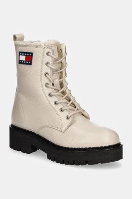 Zdjęcie produktu Tommy Jeans workery skórzane TJW URBAN BOOT TUMBLED LTR WL damskie kolor beżowy na płaskim obcasie ocieplone EN0EN02317