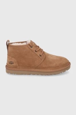 Zdjęcie produktu UGG Buty zamszowe Neumel damskie kolor brązowy na płaskim obcasie ocieplone 1094269.CHE