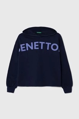 Zdjęcie produktu United Colors of Benetton bluza bawełniana dziecięca kolor granatowy z kapturem z nadrukiem