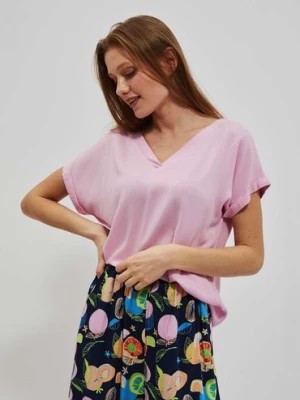 Zdjęcie produktu Wiskozowa koszulka damska z dekoltem V różowa Moodo