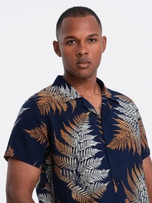 Zdjęcie produktu Wzorzysta męska koszula wiskozowa z krótkim rękawem – paproć V3 OM-SHPS-0113
 -                                    L