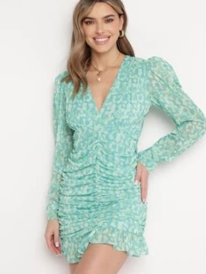 Zdjęcie produktu Zielona Dopasowana Sukienka Mini z Marszczeniami i Bufiastymi Rękawami Cirela