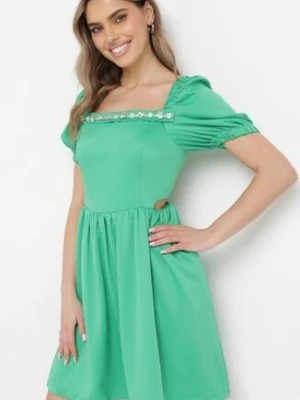 Zdjęcie produktu Zielona Sukienka Mini Rozkloszowana z Dekoltem Ozdobionym Cyrkoniami i Wycięciami po Bokach Delphira