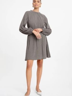 Zdjęcie produktu Żorżetowa sukienka z falbankami w mikroprint czarna Greenpoint